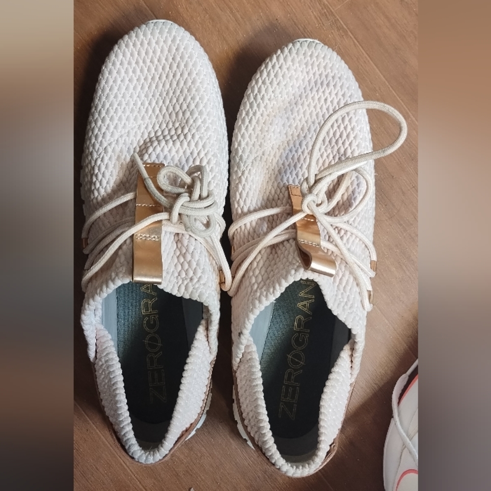 Woman's Zerogrand size 9